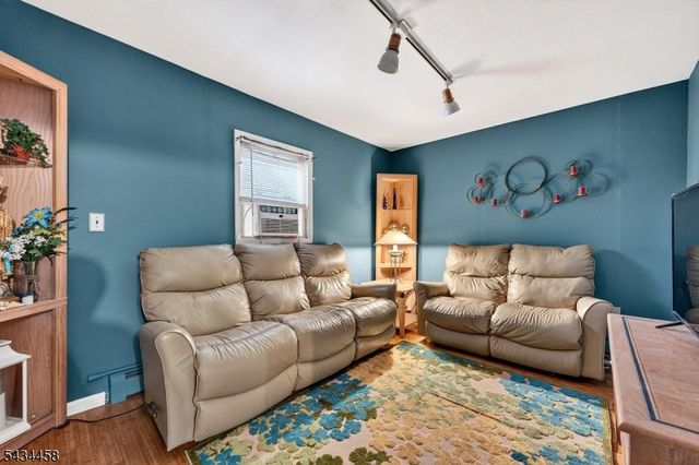 109 Main St, Garfield City, NJ 07026