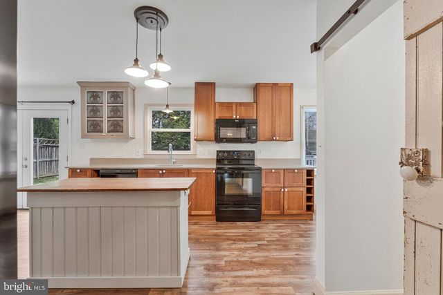 3 NEW CUT RD, Round Hill, VA 20141