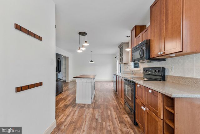 3 NEW CUT RD, Round Hill, VA 20141