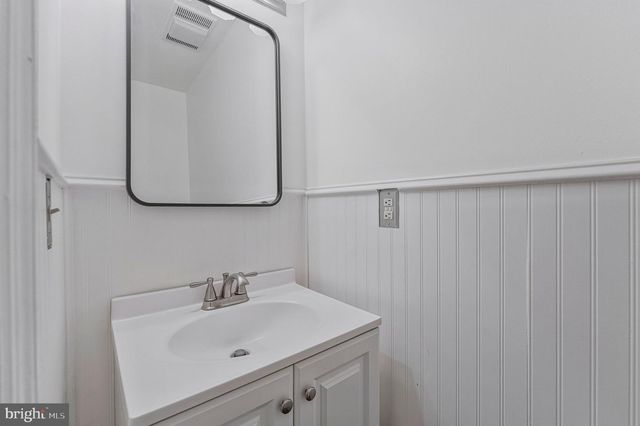 3 NEW CUT RD, Round Hill, VA 20141