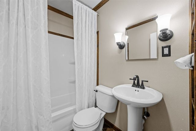 530 37th Street NE, Cedar Rapids, IA 52402