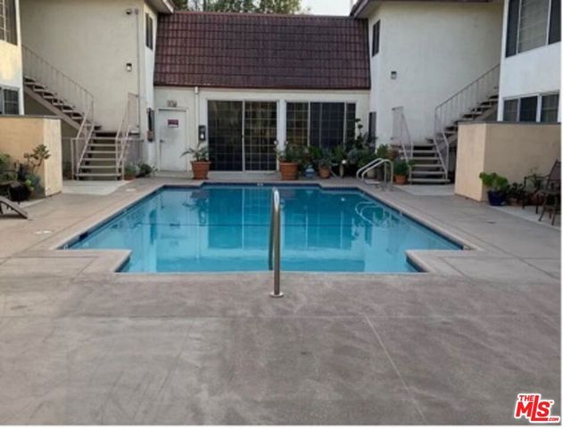 18640 Collins Street 216, Tarzana, CA 91356