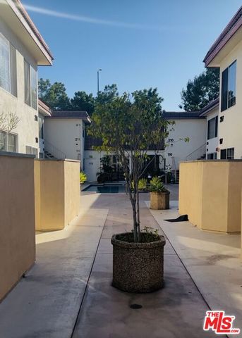 18640 Collins Street 216, Tarzana, CA 91356