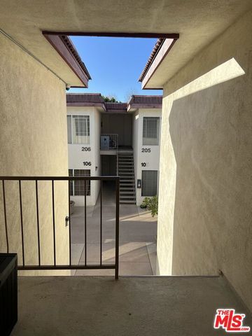 18640 Collins Street 216, Tarzana, CA 91356