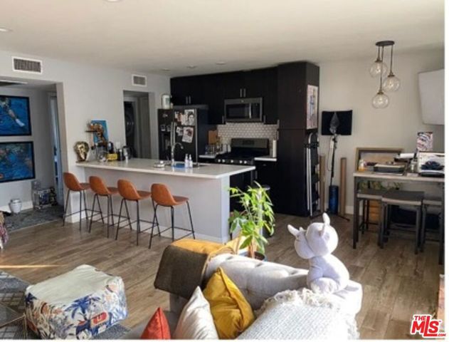 18640 Collins Street 216, Tarzana, CA 91356