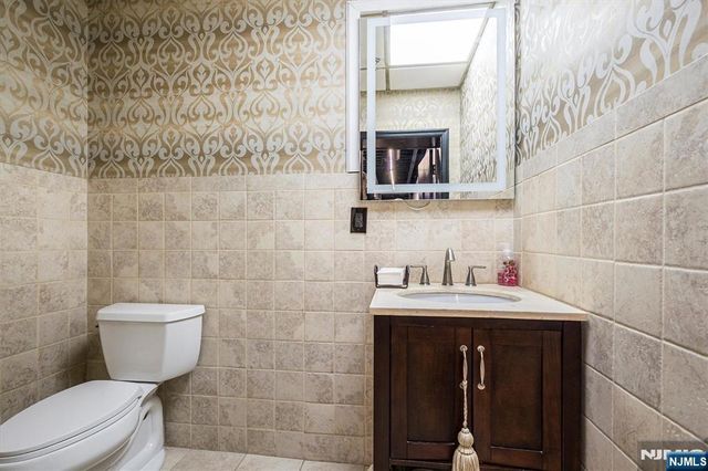 29 Grove Street, South Hackensack, NJ 07606