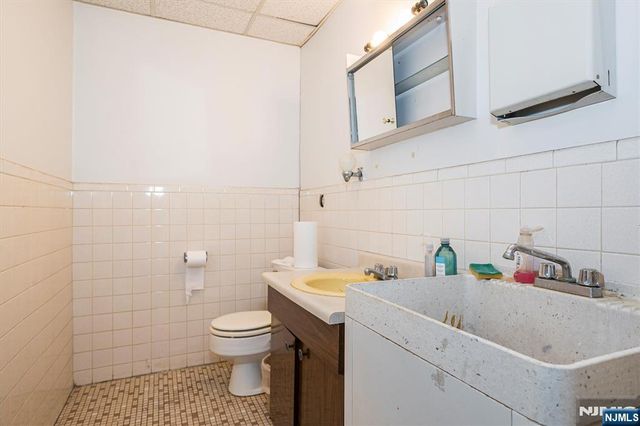 29 Grove Street, South Hackensack, NJ 07606