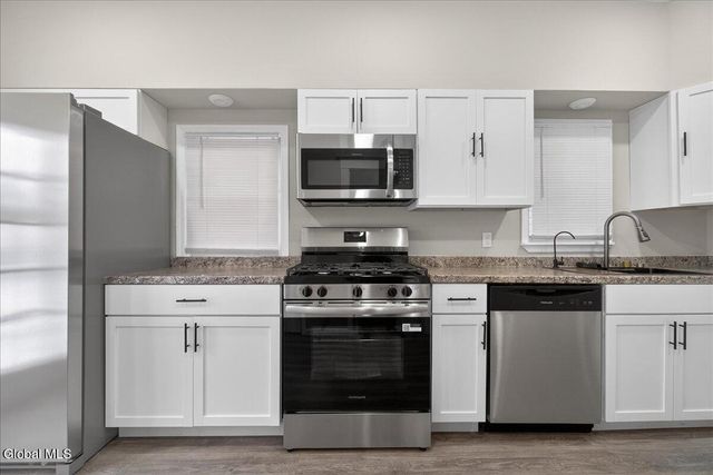 35 James Street, Schenectady, NY 12304