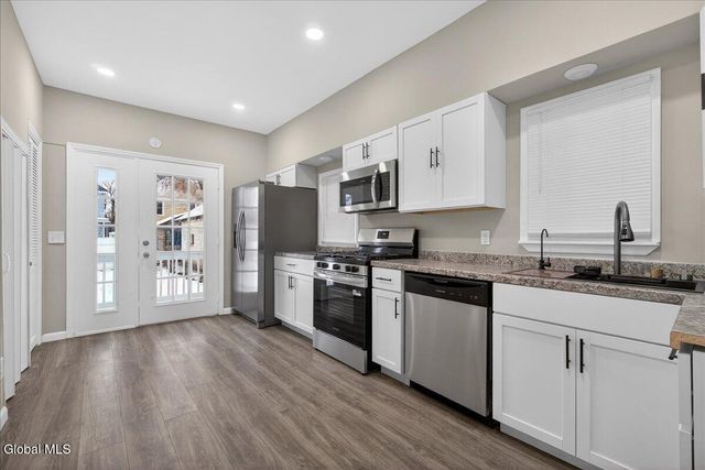 35 James Street, Schenectady, NY 12304