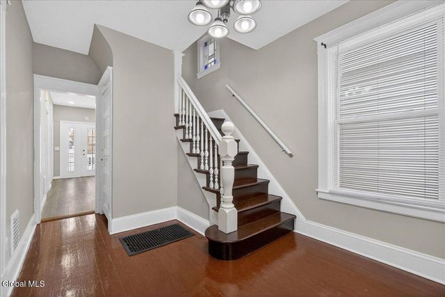 35 James Street, Schenectady, NY 12304