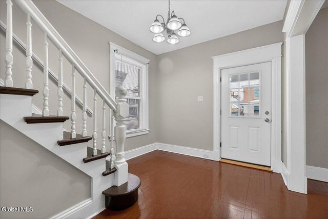 35 James Street, Schenectady, NY 12304