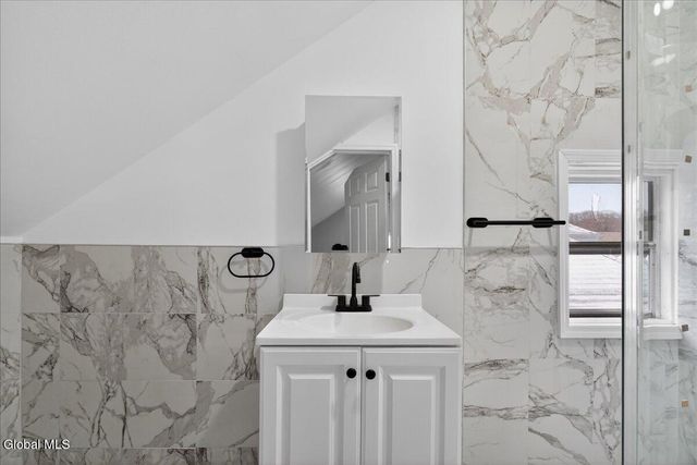 35 James Street, Schenectady, NY 12304