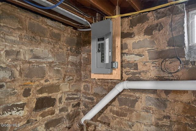 35 James Street, Schenectady, NY 12304