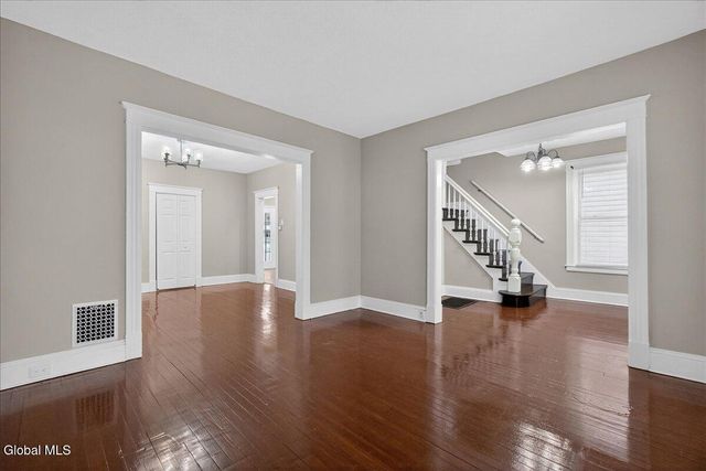 35 James Street, Schenectady, NY 12304