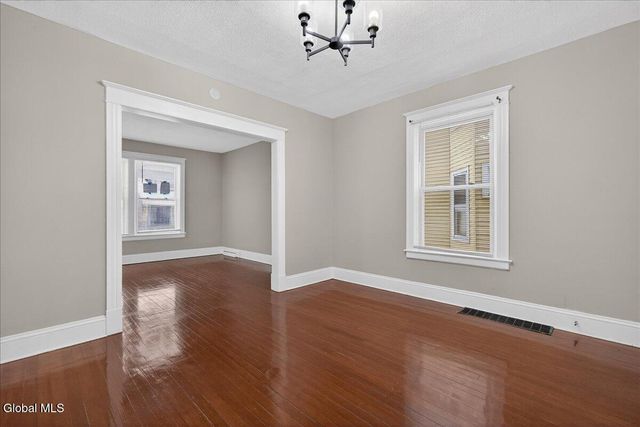 35 James Street, Schenectady, NY 12304