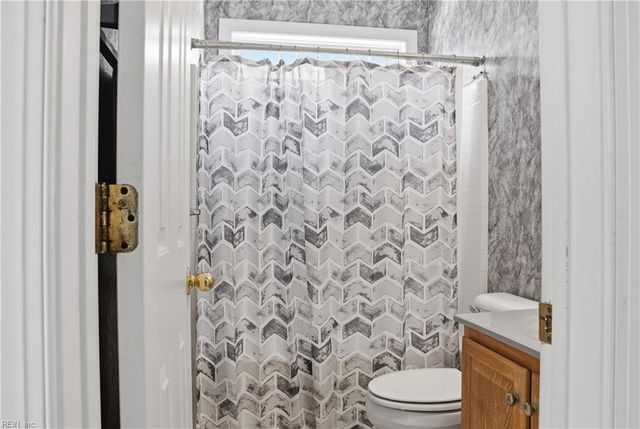 635 Shadow Brooke DR, Chesapeake, VA 23320