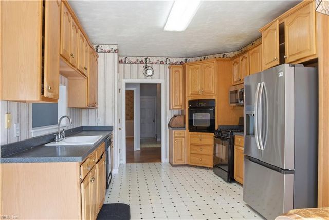 635 Shadow Brooke DR, Chesapeake, VA 23320