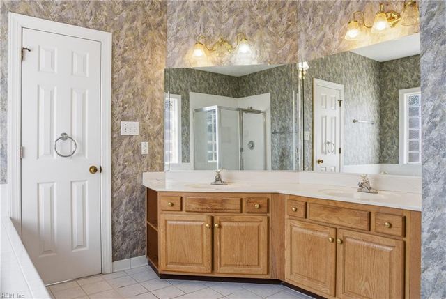 635 Shadow Brooke DR, Chesapeake, VA 23320