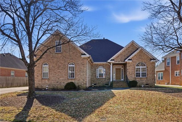 635 Shadow Brooke DR, Chesapeake, VA 23320