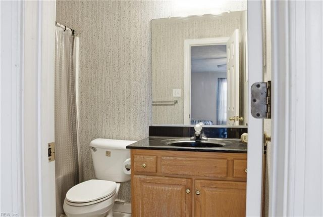 635 Shadow Brooke DR, Chesapeake, VA 23320