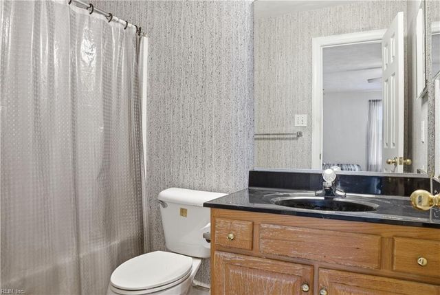 635 Shadow Brooke DR, Chesapeake, VA 23320