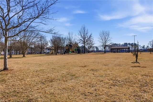 635 Shadow Brooke DR, Chesapeake, VA 23320