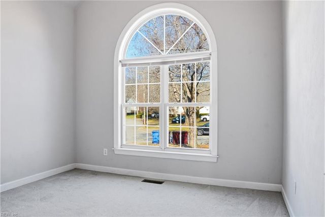 635 Shadow Brooke DR, Chesapeake, VA 23320