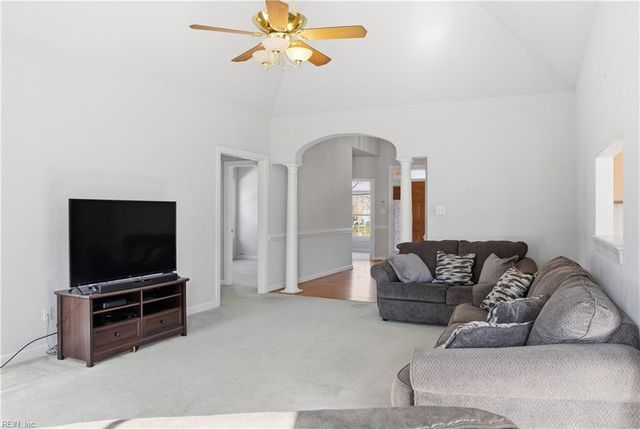 635 Shadow Brooke DR, Chesapeake, VA 23320