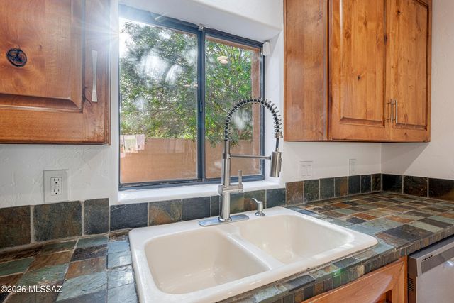 2759 N Desert Avenue, Tucson, AZ 85712