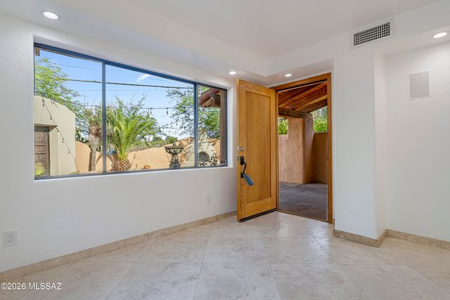 2759 N Desert Avenue, Tucson, AZ 85712