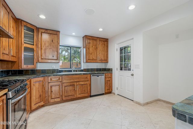 2759 N Desert Avenue, Tucson, AZ 85712