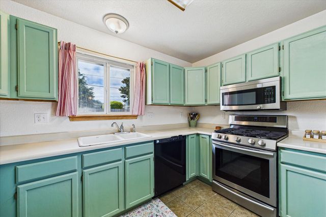 2727 Ridgeway Street, Eureka, CA 95501