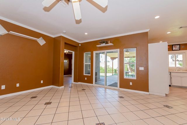 43963 Glenraven Road, Lancaster, CA 93535