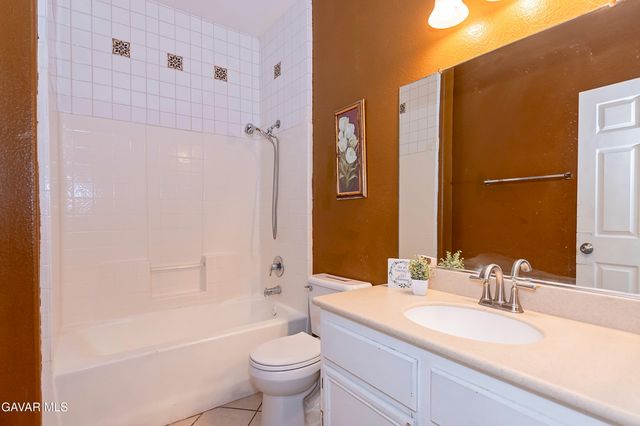 43963 Glenraven Road, Lancaster, CA 93535