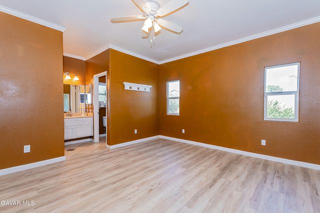 43963 Glenraven Road, Lancaster, CA 93535