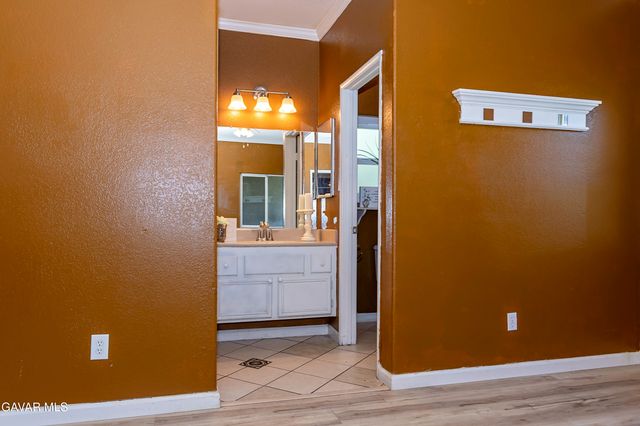 43963 Glenraven Road, Lancaster, CA 93535