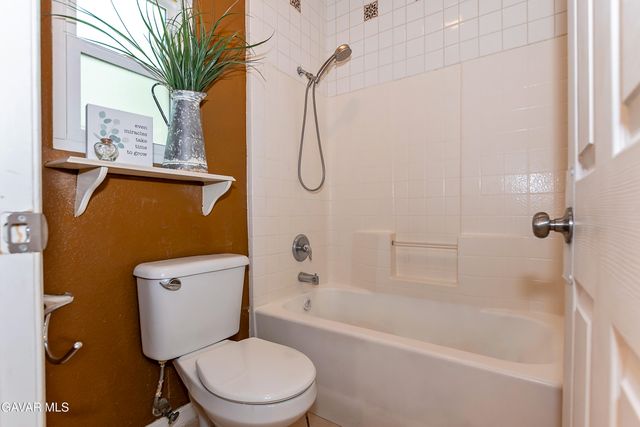 43963 Glenraven Road, Lancaster, CA 93535