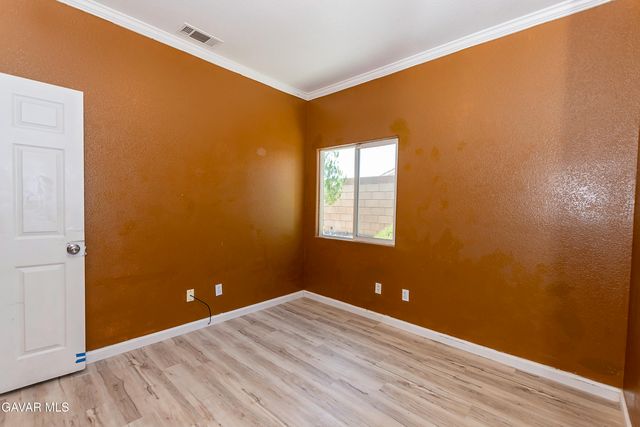 43963 Glenraven Road, Lancaster, CA 93535