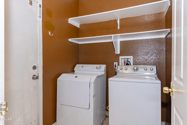 43963 Glenraven Road, Lancaster, CA 93535