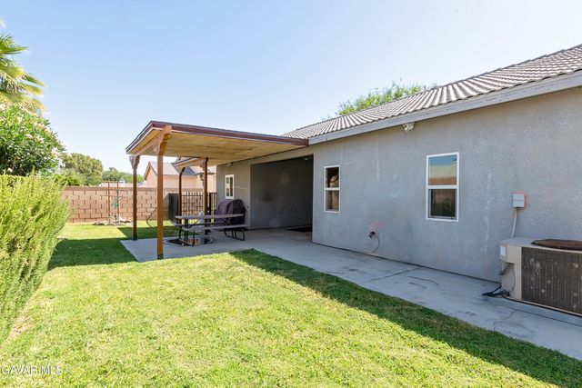 43963 Glenraven Road, Lancaster, CA 93535