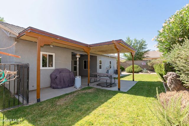 43963 Glenraven Road, Lancaster, CA 93535