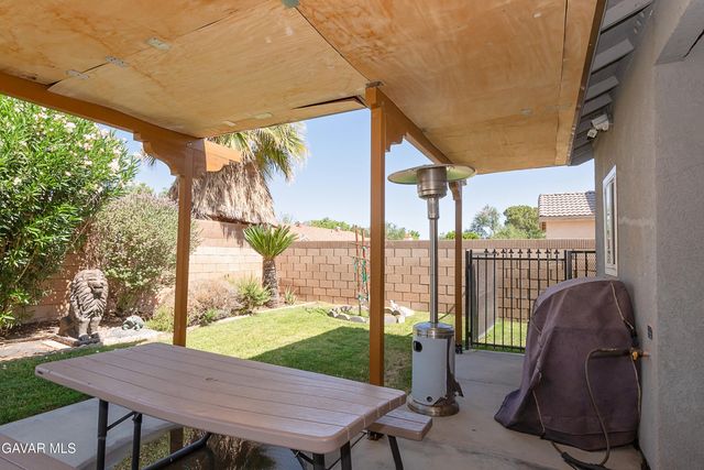 43963 Glenraven Road, Lancaster, CA 93535