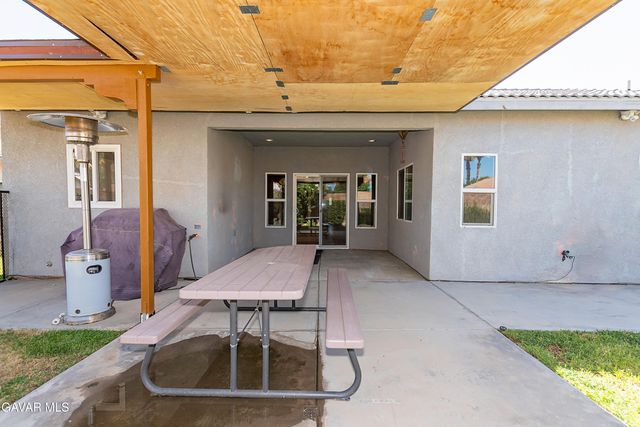 43963 Glenraven Road, Lancaster, CA 93535