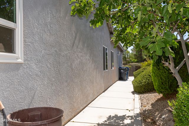 43963 Glenraven Road, Lancaster, CA 93535