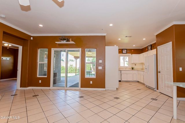 43963 Glenraven Road, Lancaster, CA 93535