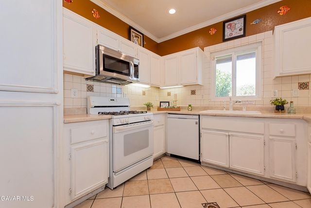 43963 Glenraven Road, Lancaster, CA 93535