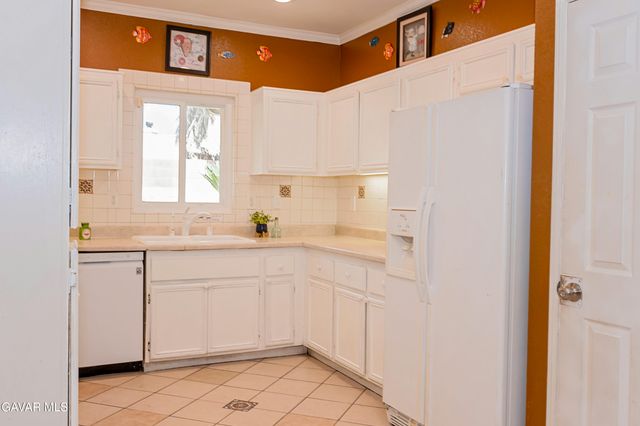 43963 Glenraven Road, Lancaster, CA 93535