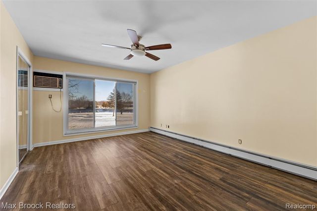 26902 Sandy Hill Court 15, New Hudson, MI 48165