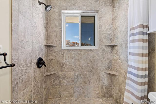 26902 Sandy Hill Court 15, New Hudson, MI 48165