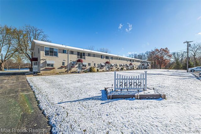 26902 Sandy Hill Court 15, New Hudson, MI 48165